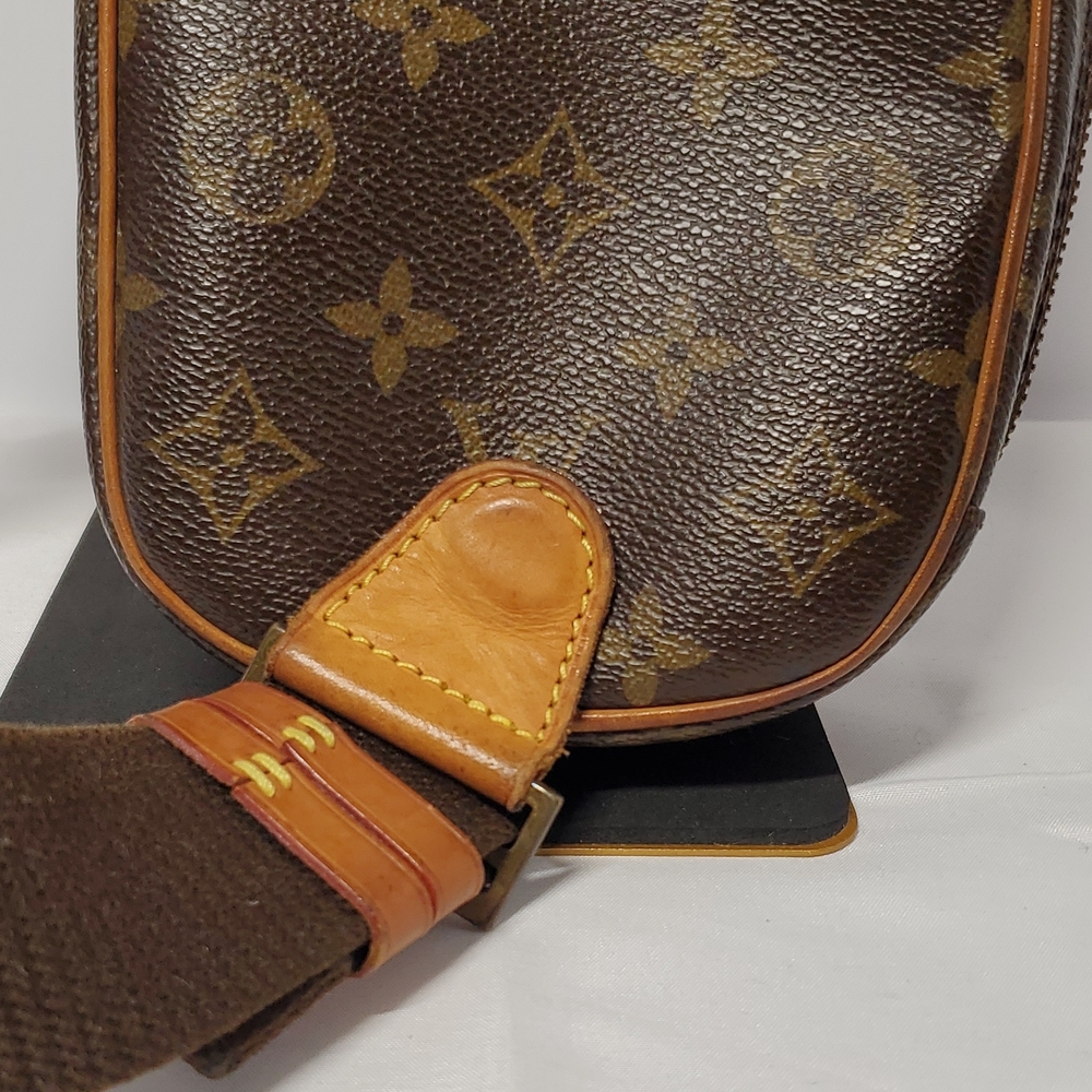 Authentic Louis Vuitton Brown Monogram Crossbody Bag - Picture 4 of 14
